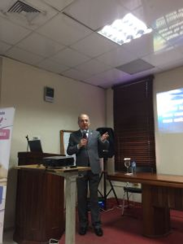 Personal Médico Recibe Conferencia “Ética Profesional en el Ejercicio de la Medicina”