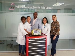 Maternidad la Altagracia Recibe Desfibrilador y Carro de Paro