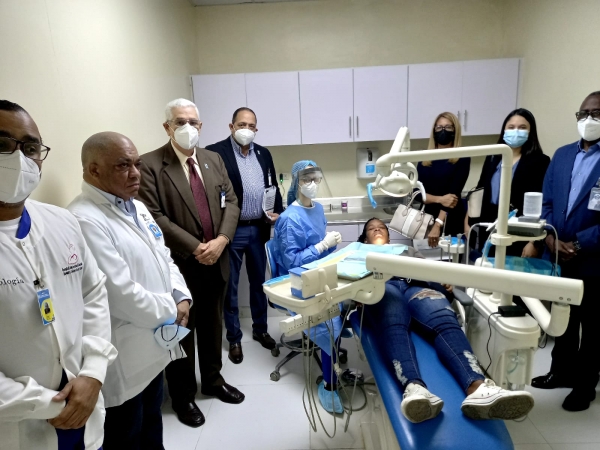 Comisión del Servicio Nacional de Salud visita área de Odontología de la Maternidad La Altagracia