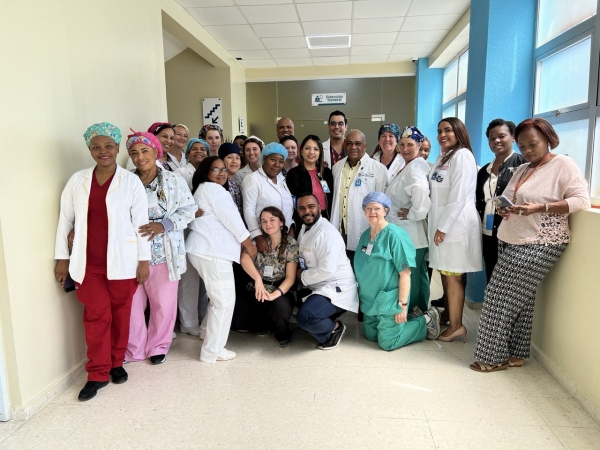 Hospital Maternidad la Altagracia recibe visita institución internacional para compartir experiencias en cuidados obstétricos