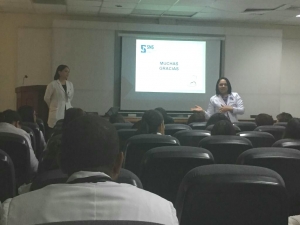 M&eacute;dicos Maternidad Nuestra Se&ntilde;ora de Altagracia socializan evaluaci&oacute;n de pr&aacute;cticas cl&iacute;nicas.