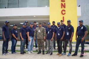 Personal de seguridad de la Maternidad La Altagracia viste nuevo uniforme.