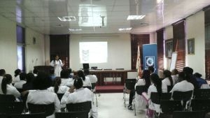 M&eacute;dicos residentes reciben capacitaci&oacute;n sobre manejo de emergencias obst&eacute;tricas.