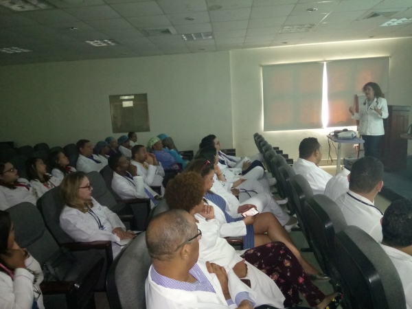 Personal Médico y Enfermería participan en socialización de protocolos de atención en VIH y Tuberculosis.