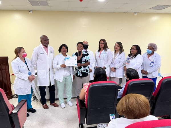 Hospital Maternidad la Altagracia da apertura a taller de Lactancia Materna y entrega reconocimientos a madres donantes estrellas