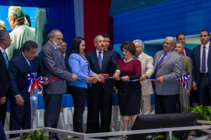 Inauguran hospital remozado Maternidad la Altagracia.