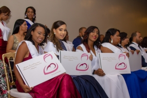 Maternidad Nuestra Se&ntilde;ora de la Altagracia grad&uacute;a 49 nuevos especialistas en 5 especialidades.