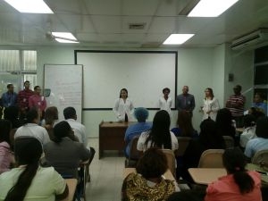 Directora del HUMNSA se re&uacute;ne con personal administrativo.